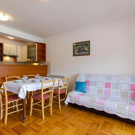 Laura Apartment *