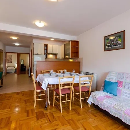 Laura Apartment