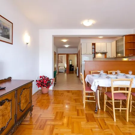 Laura Apartment
