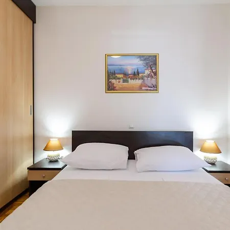 Laura Apartament