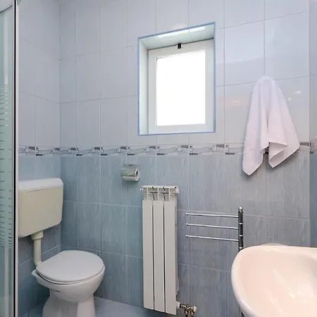 Laura Apartament *