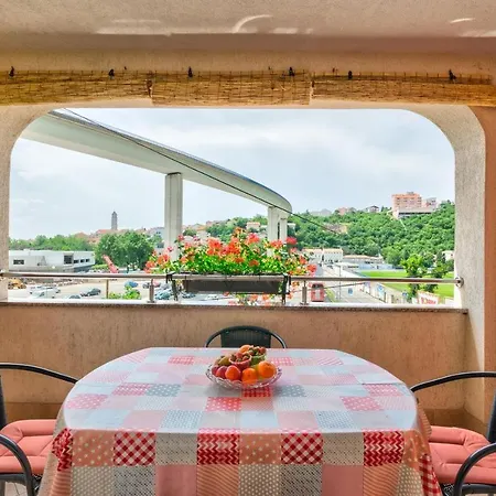 Laura Apartament Crikvenica